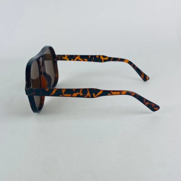 Brown lens cheetah tortoise frame sunglasses - Picture 3 of 4